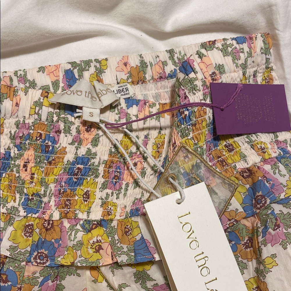 Chic Floral Maxi Skirt in Cream and Multicolor - Picture 2 of 2